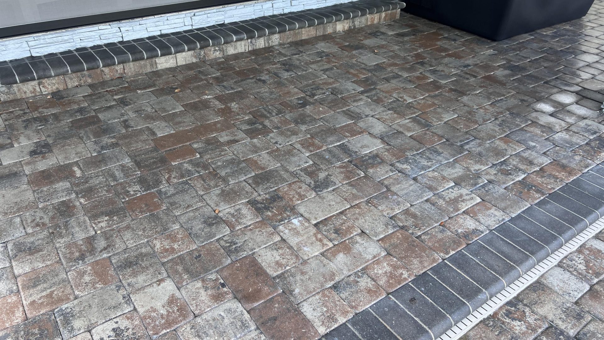 1671 North Drive Sarasota Fl Paver Seal and driveway clean after photo (21)