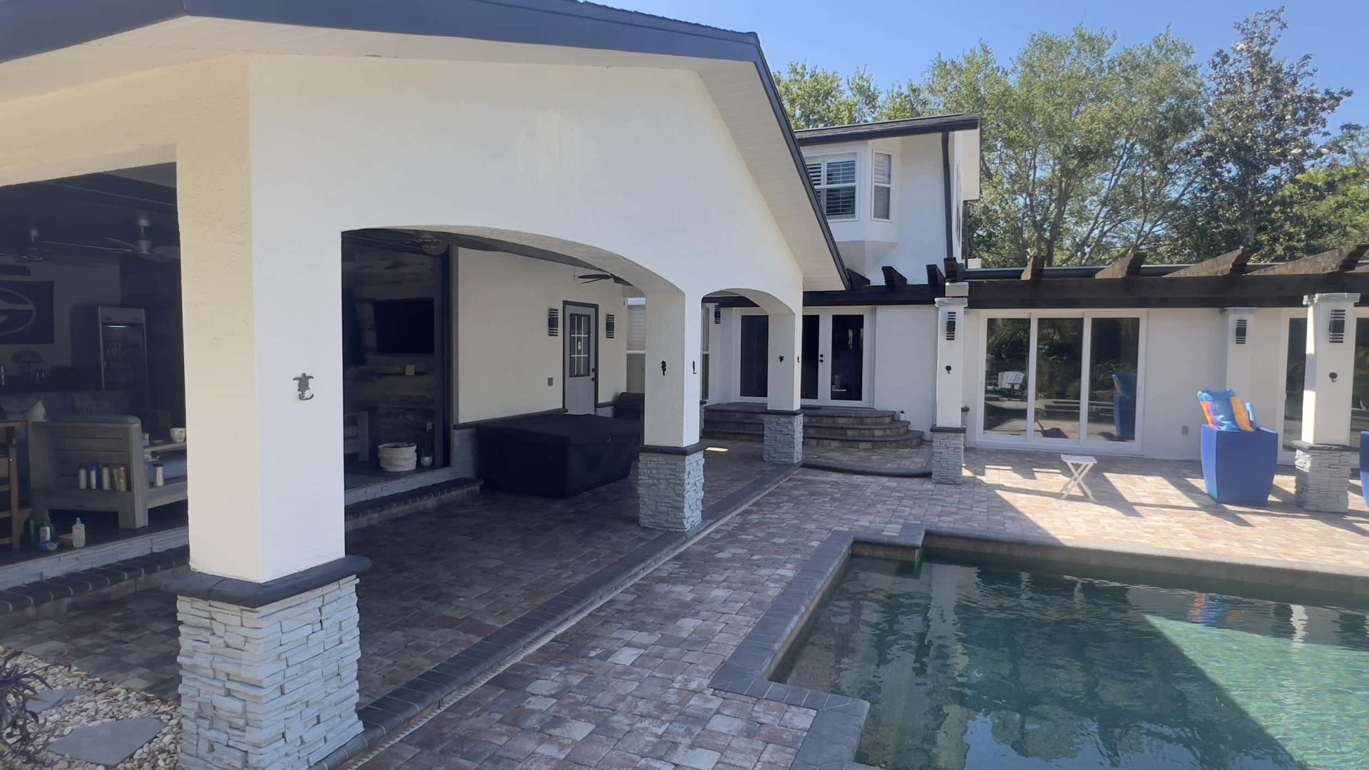 1671 North Drive Sarasota Fl Paver Seal and driveway clean after photo (4)