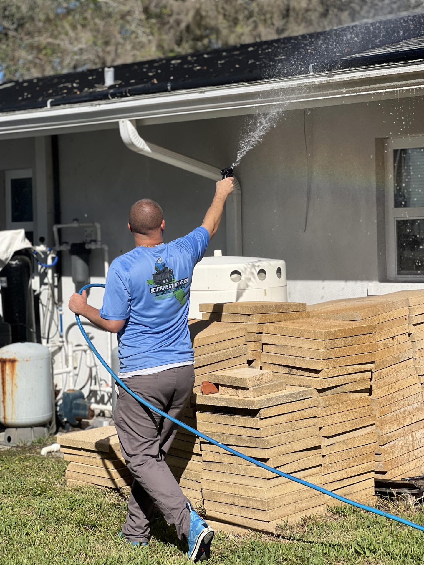 2135 West Leewyn Dr Sarasota roof and driveway clean before and during (30)