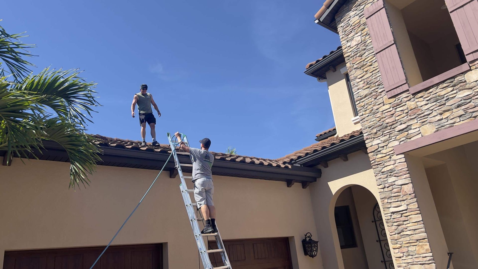 3606 Tangier dr sarasota tile roof before pressure wash (22)