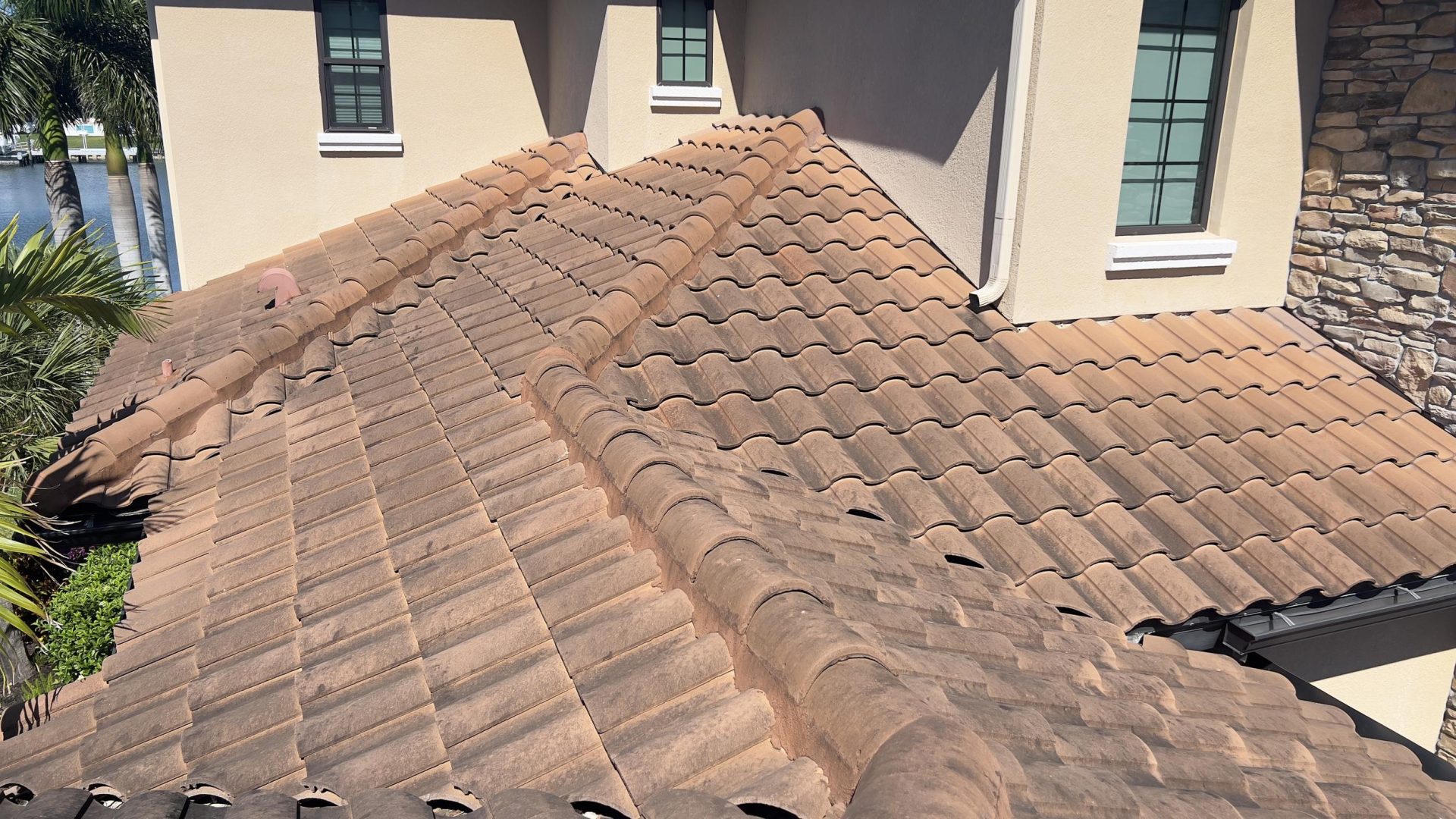 3606 Tangier dr sarasota tile roof before pressure wash (24)