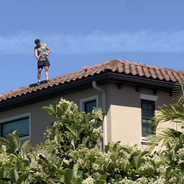 3606 Tangier dr sarasota tile roof before pressure wash (32)